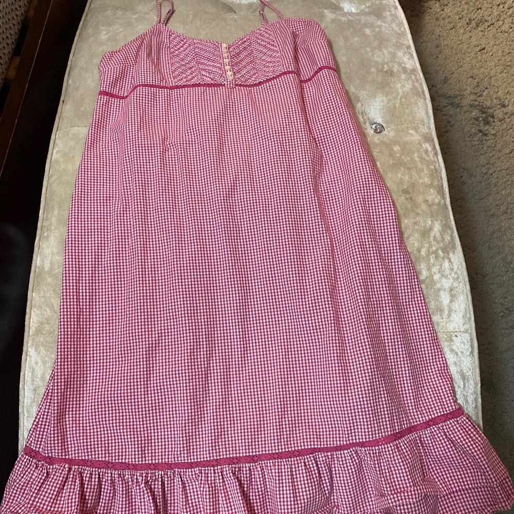 Clothes - Picture 3 of 5